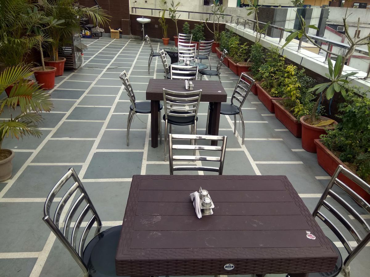 Pawan Plaza Hotel Near Blk Hospital New Delhi Exterior foto